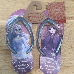 Girls Havaianas frozen flip flops.
